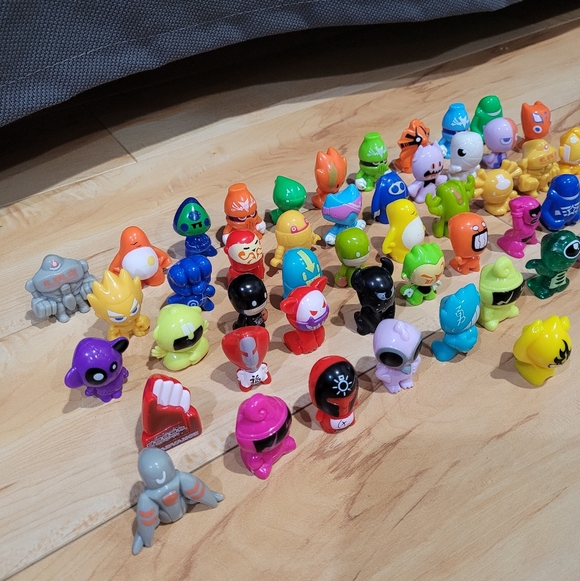 50 Gogo's Crazy Bones (lot 2) - Picture 2 of 3